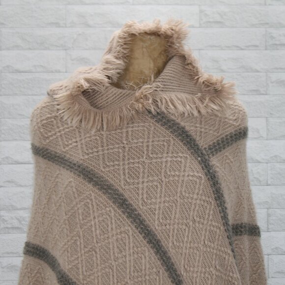 ARIANNA BY HOWARDS Poncho Hooded Knit Fringe Chevron Stripe Tan Gray One Size - Picture 2 of 14